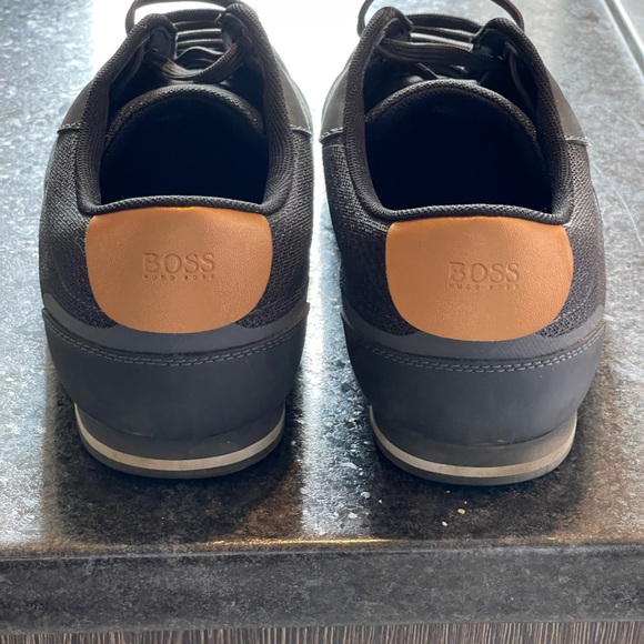Boss shoes use like new ! Size 43 only 100$ - Picture 2 of 3